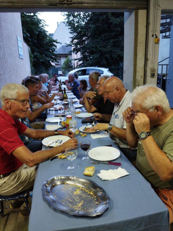Réunion passionnée pour discuter de la dernière plongée