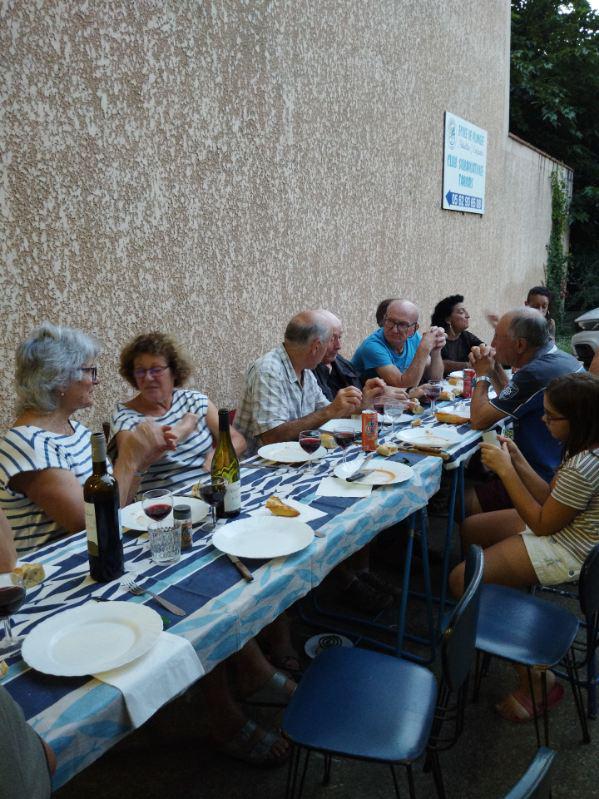 Réunion passionnée pour discuter de la dernière plongée