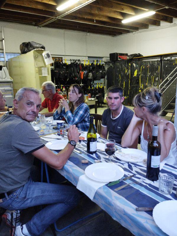 Réunion passionnée pour discuter de la dernière plongée