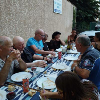 Réunion passionnée pour discuter de la dernière plongée