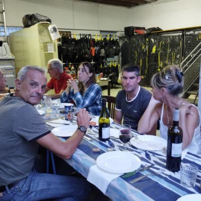 Réunion passionnée pour discuter de la dernière plongée